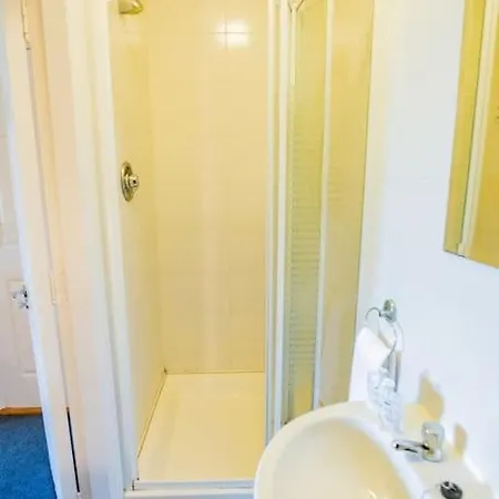 Appartement 84 - Three Bed By Shortstays