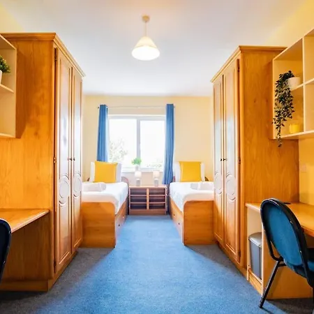84 - Three Bed By Shortstays Appartement *