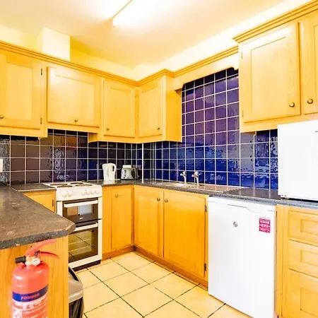Appartement 84 - Three Bed By Shortstays