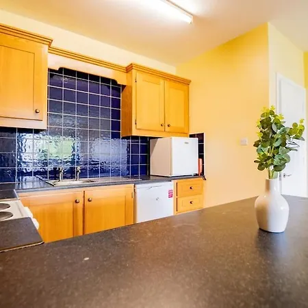 84 - Three Bed By Shortstays Appartement