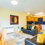 84 - Three Bed By Shortstays Appartement *