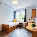 84 - Three Bed By Shortstays Appartement *