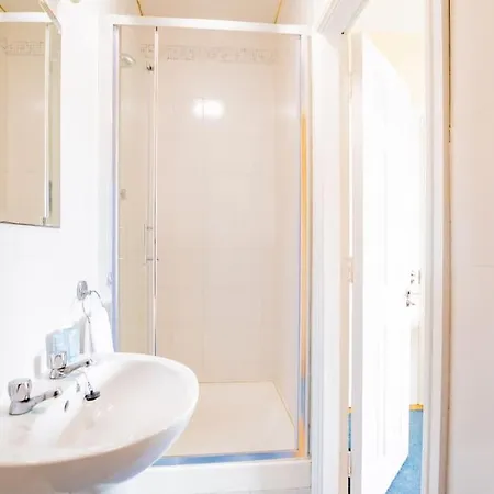 84 - Three Bed By Shortstays Galway