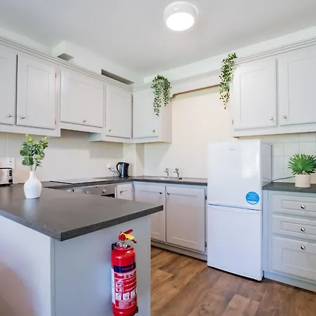 84 - Three Bed By Shortstays *