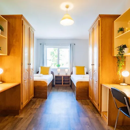 84 - Three Bed By Shortstays *